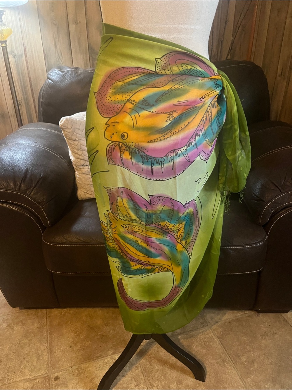 Green fish/sea print art to wear sarong scarf w/hand tied fringe. Beach Summer - Picture 4 of 9